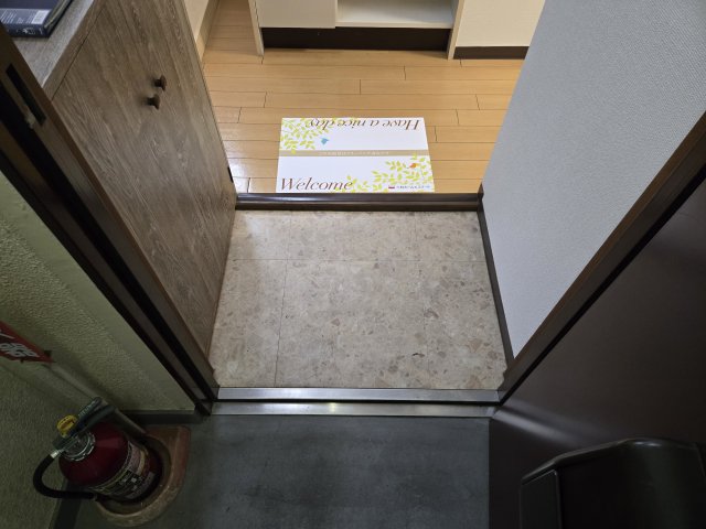 玄関　サンセリテ