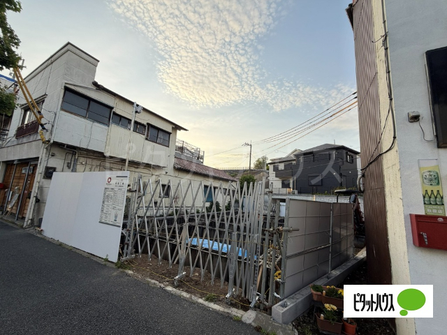 建物外観　建築中の画像になります。
