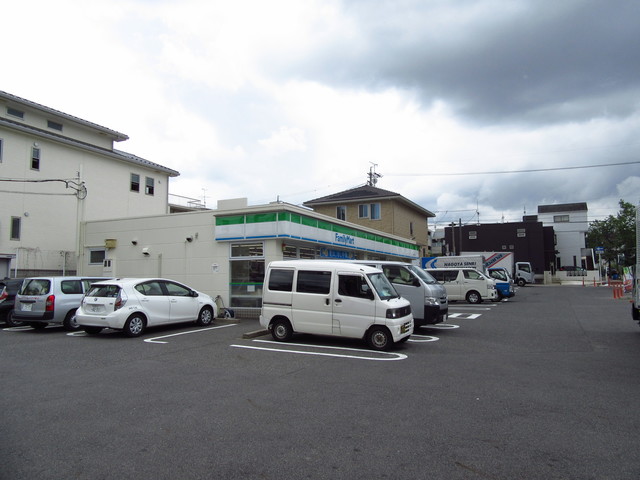 コンビニ　ファミリーマート名東照が丘店（コンビニ）まで512m
