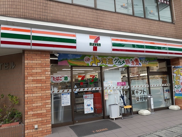 コンビニ　セブンイレブン登戸新町店（コンビニ）まで260m