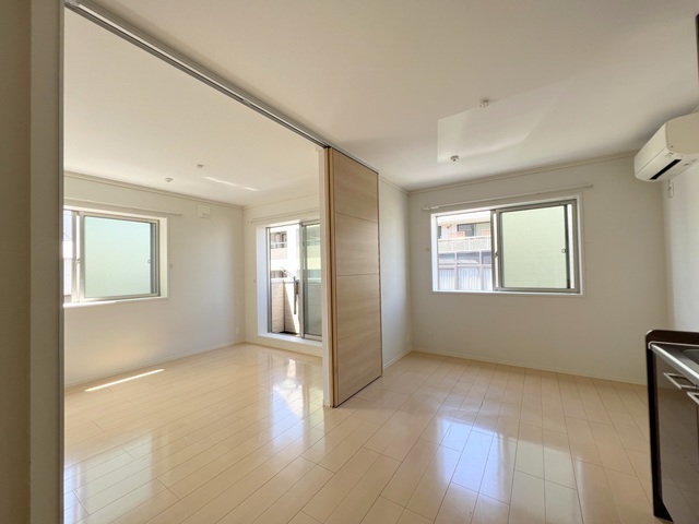 居室・リビング　★明るいフローリングの角部屋です★