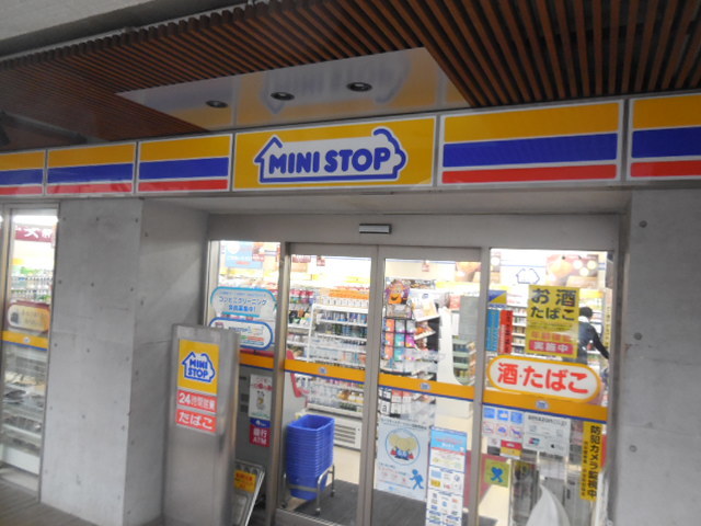 コンビニ　ミニストップ恵比寿駅東口店（コンビニ）まで776m