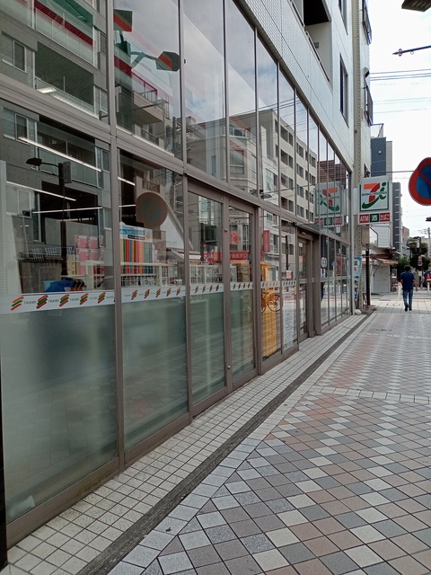 コンビニ　セブンイレブン横浜藤棚商店街店（コンビニ）まで239m