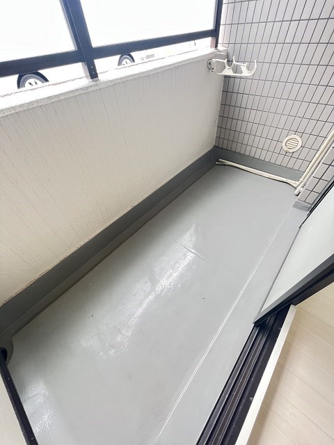バルコニー　暖かな日差しのふりそそぐバルコニー