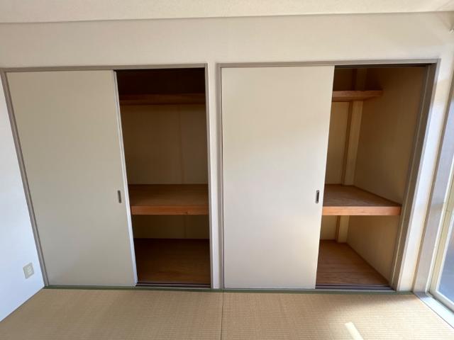 収納　押入れ