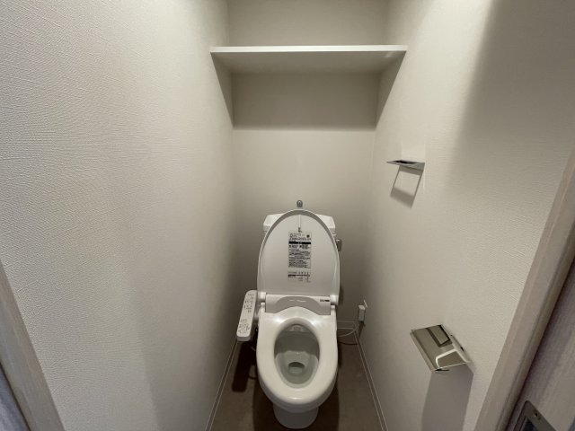 トイレ　イメージとして同建物他部屋を表示しています