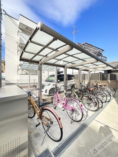 その他共有部分　屋根付き駐輪場は大事な自転車を雨から守ります♪