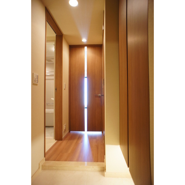 玄関　※別部屋参考写真