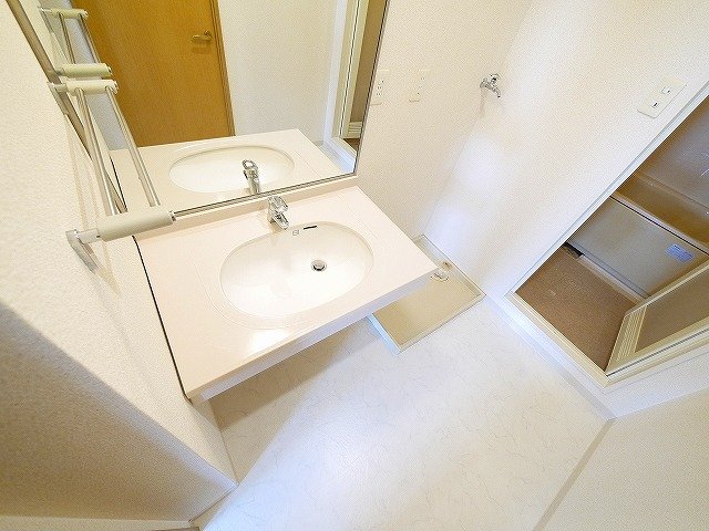 洗面設備　使いやすい洗面所です