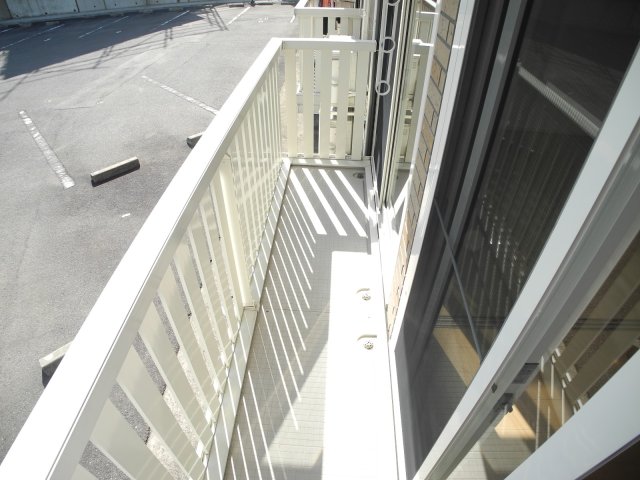 バルコニー　※室内画像は別号室のもの。