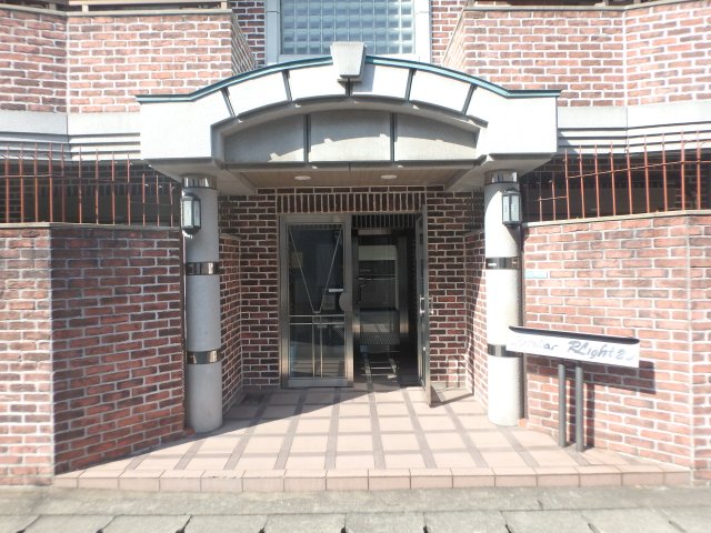 エントランス　建物の内部です