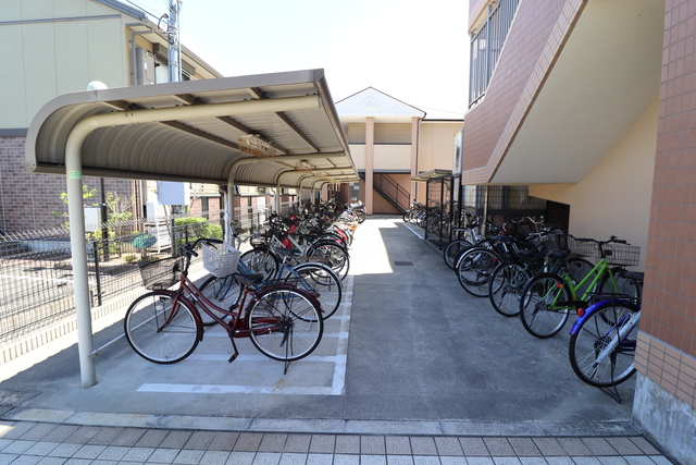 その他共有部分　屋根付き駐輪場