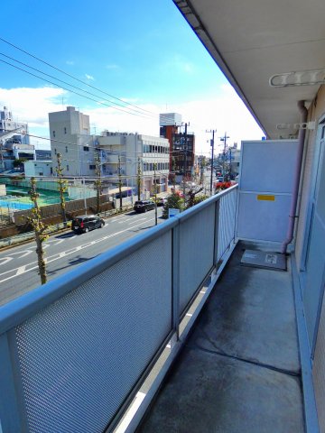 バルコニー　最上階角部屋で日当たりも良好。