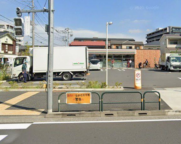 コンビニ　セブンイレブン足立谷在家2丁目店（コンビニ）まで360m
