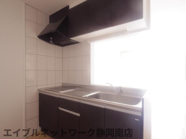 キッチン　コンパクトなキッチンで掃除もラクラク