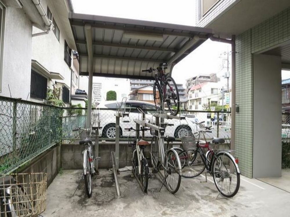 駐車場　敷地内に自転車置き場があります(^^)/