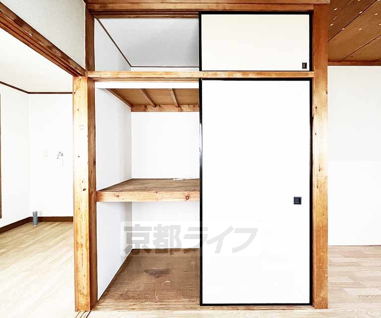 収納　奥行きのある押入です
