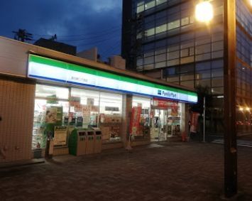 コンビニ　ファミリーマート那古野二丁目店（コンビニ）まで140m
