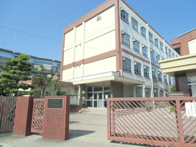中学校　名古屋市立山田中学校（中学校）まで696m