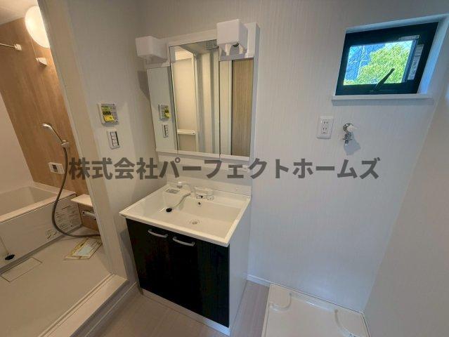 洗面設備　朝の支度にも助かる、独立の洗髪洗面化粧台