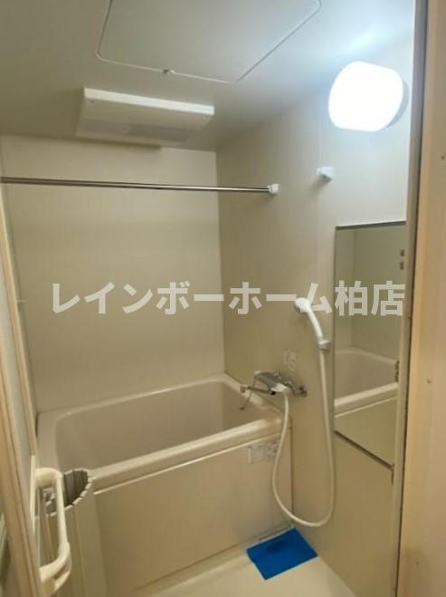バス・シャワールーム　コンパクトで使いやすいお風呂です
