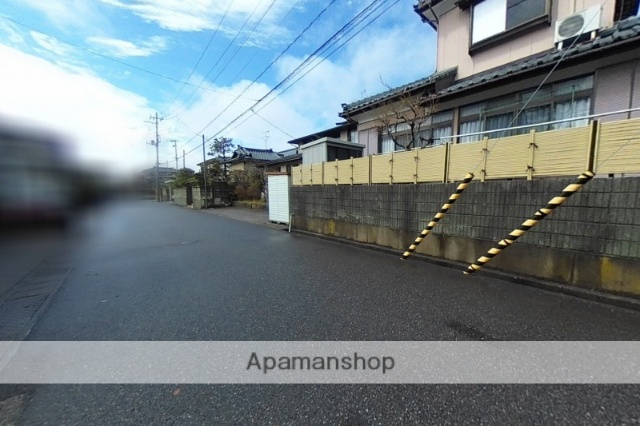 その他　前面道路（その他）まで0m