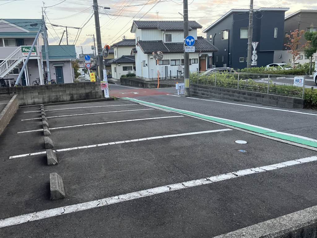 建物外観　駐車場１台付無料
