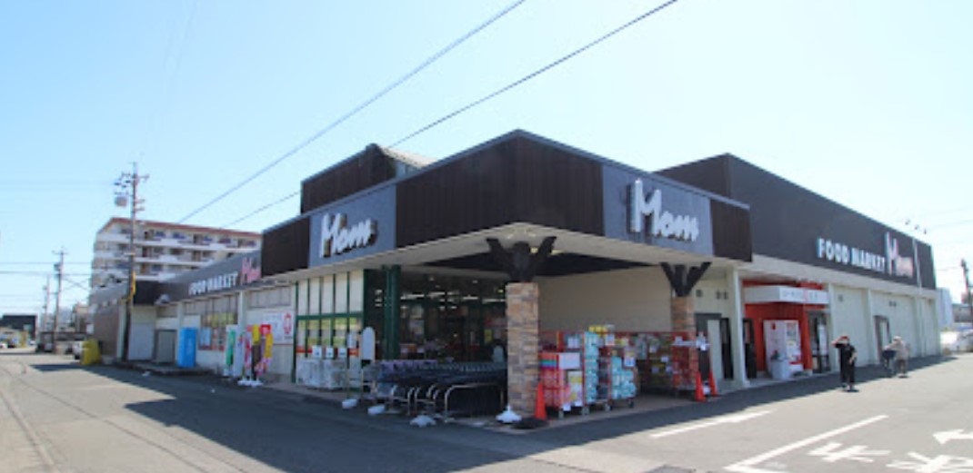 スーパー　フードマーケットMom高松店（スーパー）まで523m