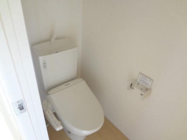 トイレ　※同物件別号室写真となります。
