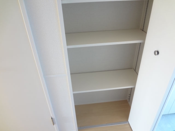 玄関　※同物件別号室写真となります。