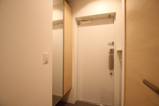 玄関　※別室の参考写真の為、現況優先です。
