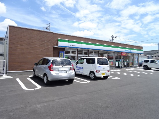 コンビニ　ファミリーマート（コンビニ）まで496m
