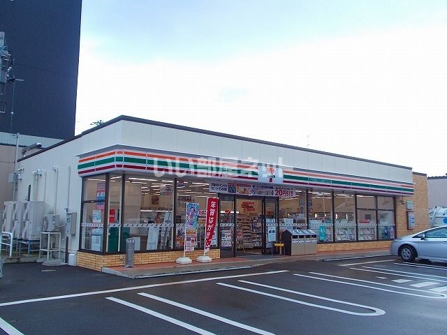 コンビニ　セブンイレブン 小矢部市役所前店（コンビニ）まで537m