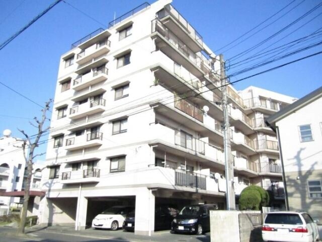 建物外観　最寄り駅徒歩6分の人気マンション