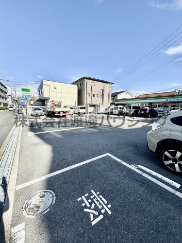 コンビニ　ファミリーマート江坂町二丁目店（コンビニ）まで95m