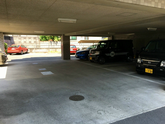 駐車場　敷地内駐車場完備です。