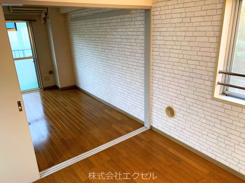 居室・リビング　隣と繋げてお使い頂けます。
