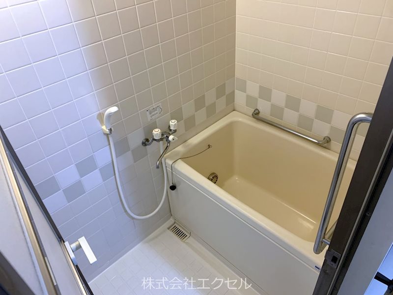 バス・シャワールーム　嬉しい追い焚き機能付きです。