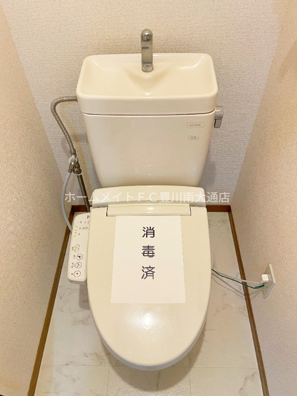 ＪＲ東海道本線 豊橋駅 バス乗車時間：19分 最寄りバス停で下車 徒歩2分 2階建 築29年のトイレ写真