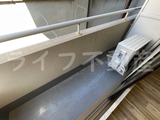 バルコニー　外からの目が気にならないバルコニーで洗濯物が干せます