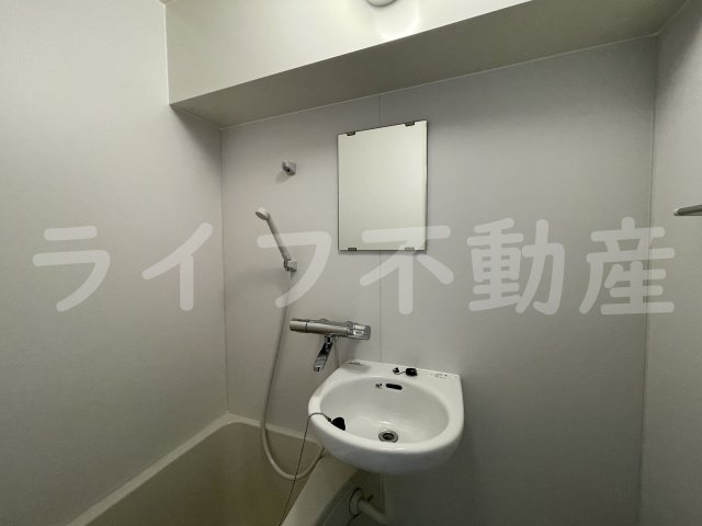 洗面設備　ゆったりとスペースのある洗面所