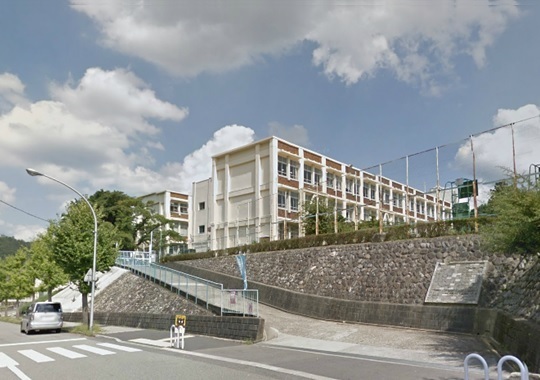 小学校　神戸市立唐櫃小学校（小学校）まで332m