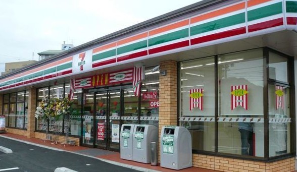 コンビニ　セブンイレブン 横浜鶴ヶ峰本町南店（コンビニ）まで150m