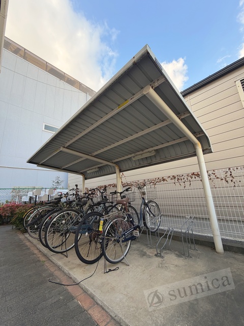 その他共有部分　屋根付き駐輪場が嬉しいです♪♪