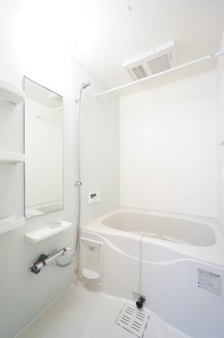 バス・シャワールーム　落ち着いた空間のお風呂です