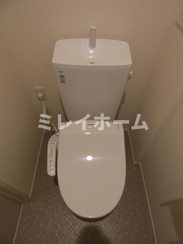 トイレ　同建物内、別のお部屋の参考写真になります。