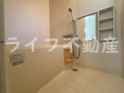 バス・シャワールーム　コンパクトで使いやすいお風呂です