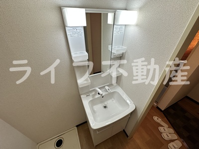 洗面設備　使いやすい独立洗面台です