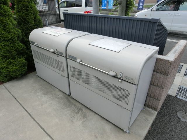 その他　敷地内の共有ゴミ置き場。