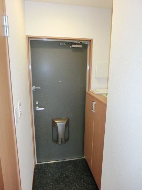 玄関　玄関にはシューズボックスもあります。